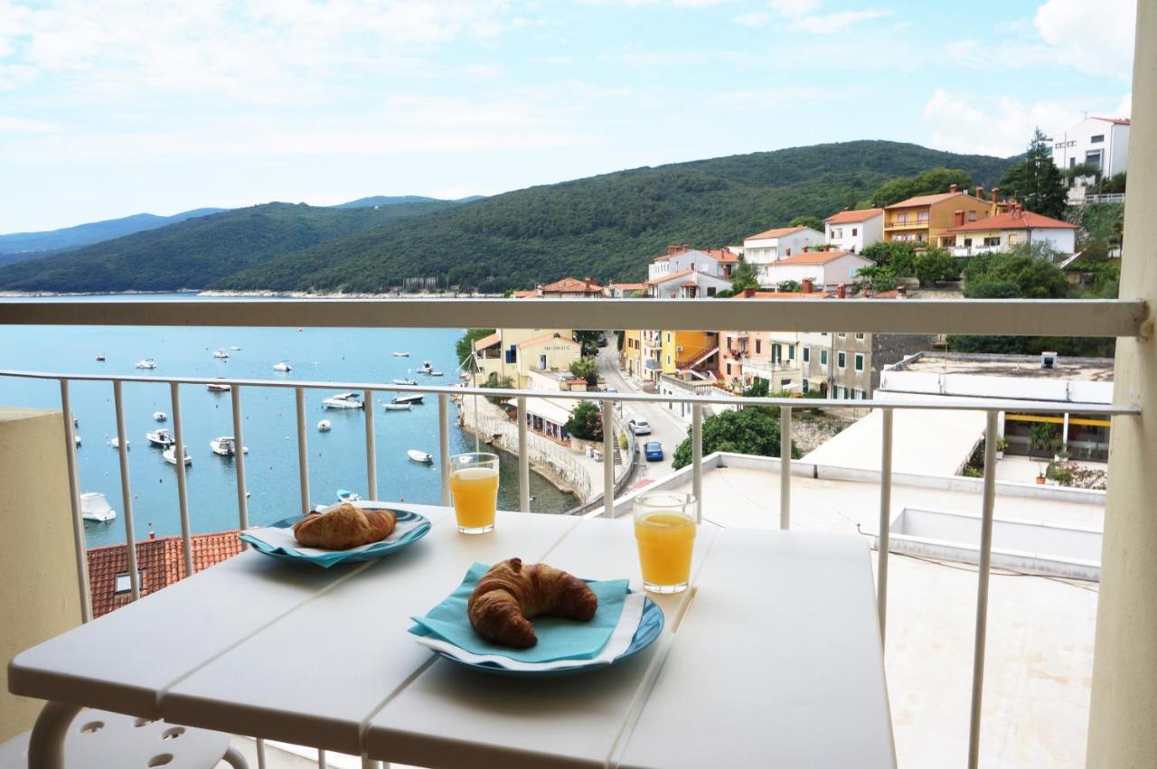 Apartment Layla - Intermezzo With Sea View In Center Of Rabac Exterior photo